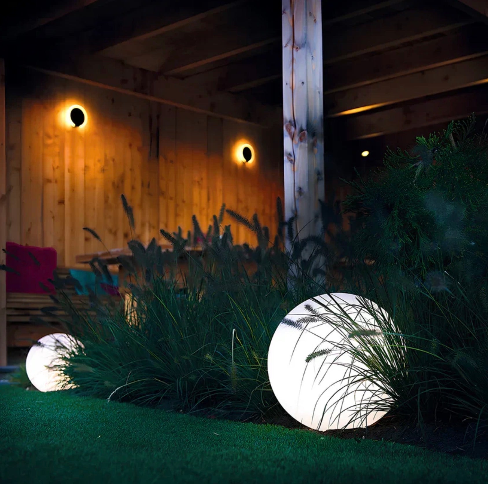 EONE GlowSphere – Luxury Outdoor LED Light